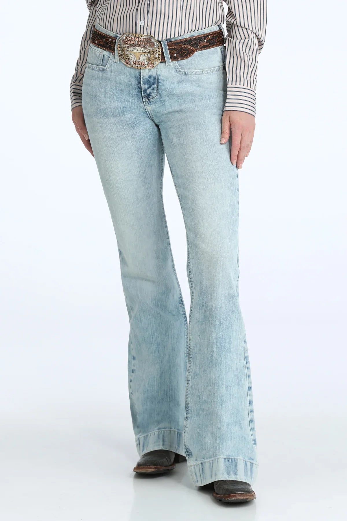 Cinch Women’s Lynden Slim Fit Trouser Jeans - Light Wash