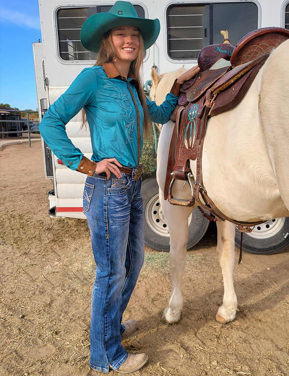 Cowgirl Tuff Jeans - Don't Fence Me In Faded